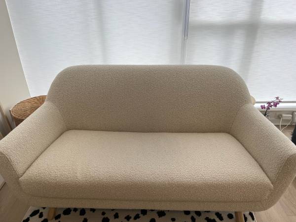 Article couch 1
