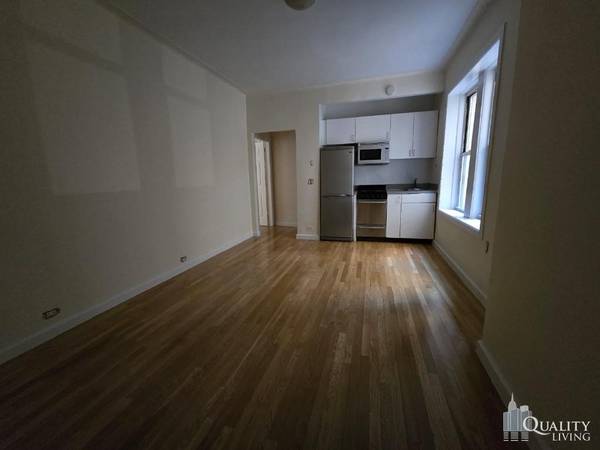 $5450.00 / 1br - OH 2-4PM LARGE ONE BEDROOM BRIGHT AND QUIET PW ELEV BLDG PETS OK (West Village)63827267302915120