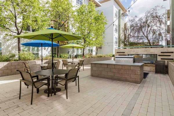 $4,498 / 2br - Custom Lighting, Gray & Beige Quartz Countertops, 2bd (mountain view)63890316606595122