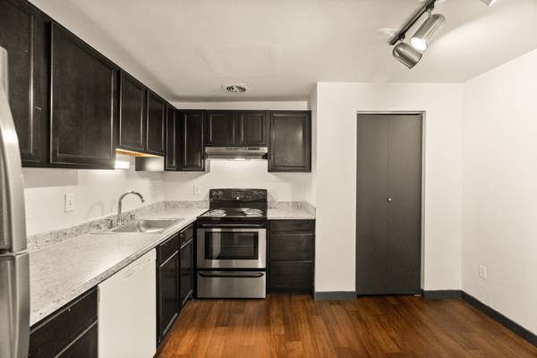 $2,099 / 3br - 1126ft2 - 3 bedroom, 15-ft Vaulted Ceilings, Located in Steilacoom (97 Byrd Drive, Steilacoom, WA)63891324207619124