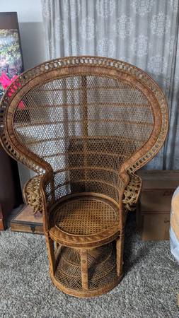 BEAUTIFUL VINTAGE RATTAN PEACOCK CHAIR 1