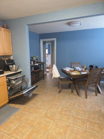 $600 / 4br - 1500ft2 - Nice Room Avail in a week or so St Pete 33713  Cool Positive Vibes (St Pete)63991085436163122