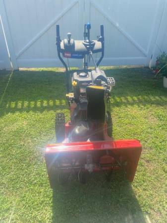 TORO 826 OE 2 STAGE SNOWBLOWER MODEL 37772 W/ ELECTRIC START - $77563440201943681120