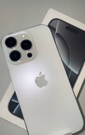 White unlocked iPhone 13 Pro Max 256GB excellent condition - cell