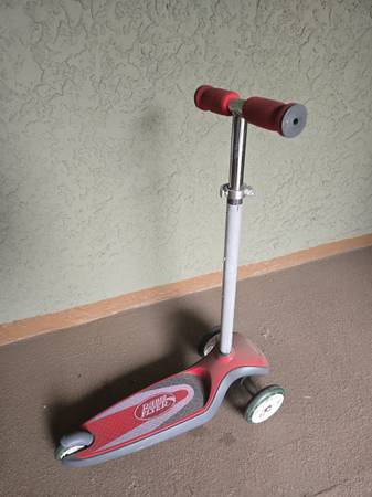 Radio Flyer Kids Scooter - 3 wheeled 1