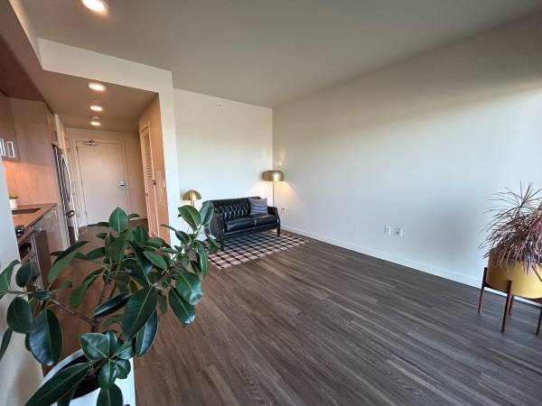 $1.597 / 401 pies² - ¡Deja que Carson se encargue de todo! 🍂 ¡Vida en estudio con balcón! (Portland)63831608732033120