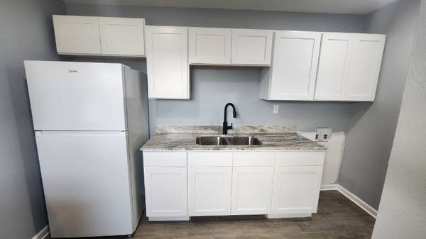 $1200.00 / 3br - Renovated 3 Bed 1 Bath Apartment in Broussard63857517471619123
