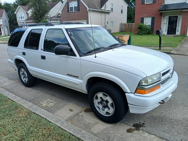 2002 Chevrolet Blazer 4x4.. Garage kept - $3,400 (Nashville)63624888734465122