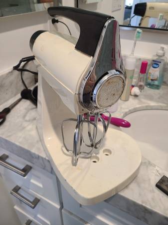 Classic Sunbeam mixer. Why spend $600 on a Kitchenaid? 1
