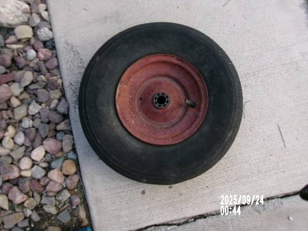 13" diameter inflatable wheel barrow tire (wheel with inner tube) 1