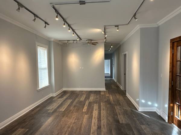 RENOVATED 2 BR WITH STAINLESS APPLIANCES, WASHER/DRYER AND PARKING 1