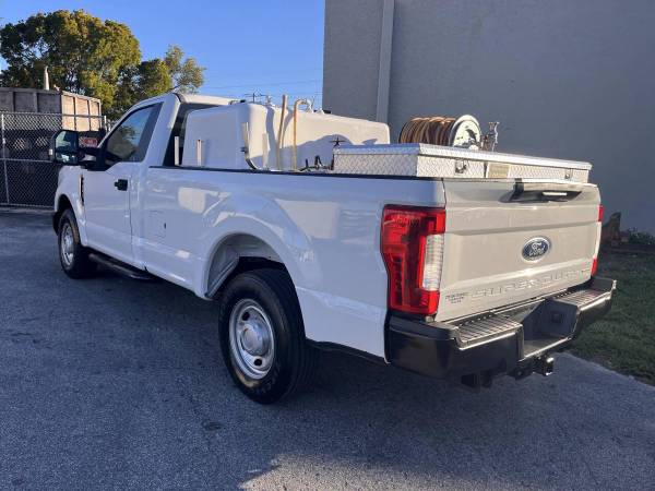2017 Ford F250 SD - Photo 3