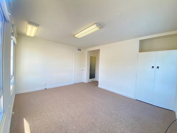 $750 / 217ft2 - Office Space includes water, garbage, PG&E! Located Ralston & Sixth (belmont)63772758869505124