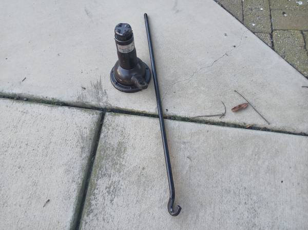 1985-1987 Toyota Truck Jack and Handle 1