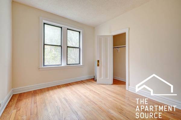 $1,550 / 2br - 🏡 Steps from the Park | Modern Kitchen + Pets Welcome! Sunlight! (Humboldt Park)63960012689282124