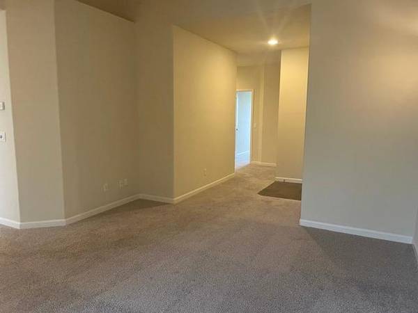 $1,880 / 2br - 1094ft2 - Billiard room with kitchenette, Tile floors in kitchen and powder room (Kennewick)63662874915201124