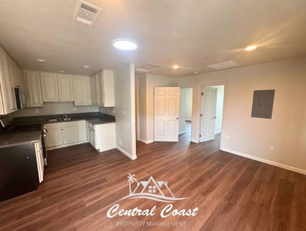 $2700.00 / 2br - Modern 2 Bed/1 Bath Unit in Santa Maria, CA - $2700.63663819391107123