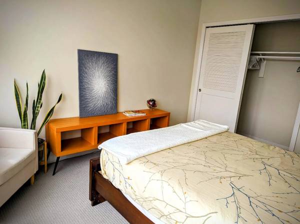 $1,675 / 3br - UTILS Incluido! Habitación y baño completamente amueblados a pasos del lago Merritt (oakland lake merritt / grand)63824664418433122