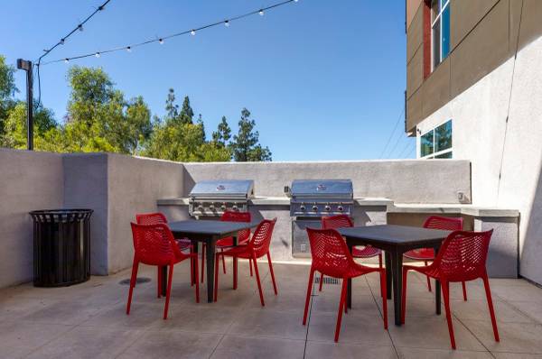 $2,999 / 2br - 1116ft2 - View, BBQ/Picnic Area, Assigned Covered Parking (Thousand Oaks)63668253655683122