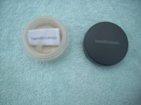Bare Minerals Finishing  Powder 1