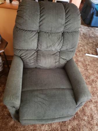 LIFT CHAIR -  Needs repair or new remote 1