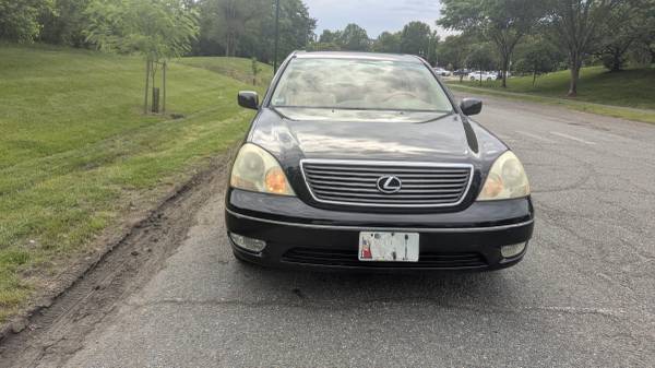 Low mileage luxury Lexus - $6,99963616460384897122