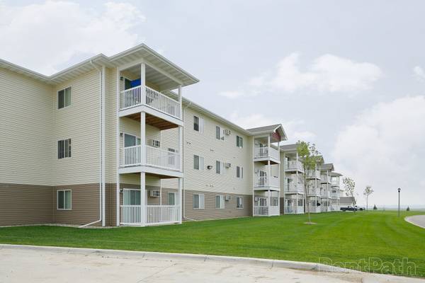 $1,145 / 2br - 1057ft2 - In-Unit Laundry, Free Wi-Fi, 2/BD (3414 21st Ave NW, Minot, ND)63672687664387120