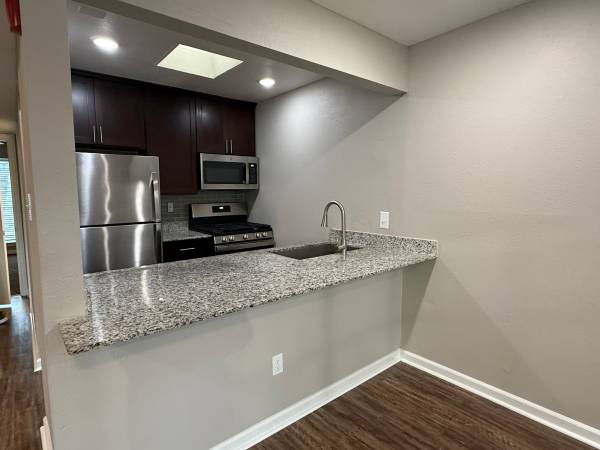 $1,354 / 1br - 710ft2 - Steps away from our Resort Style Pool, Gas Grill and Courtyard Seating (New Orleans)63792269160451122