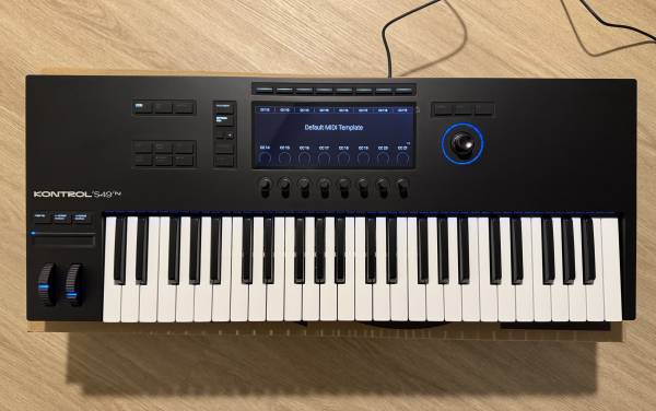 Native Instruments Kontrol S49 MK3 1