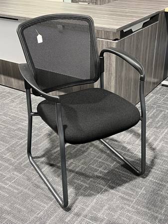 Mesh Back Chair with Curved Armrests 1
