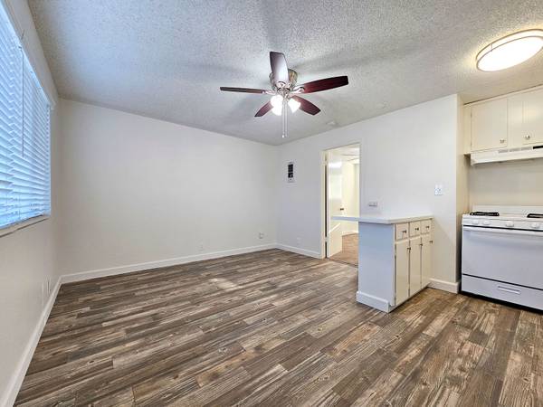 $1,895 / 1br - 1 bedroom Apartment with a garage!! Available 10/10 (North Park/Normal Heights)63865590647043122