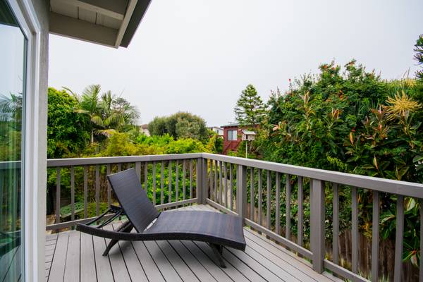 $4,600 / 2br - 1200ft2 - Amazing 2 Bedroom Only a Block from the Beach! (Encinitas)63865932478721120