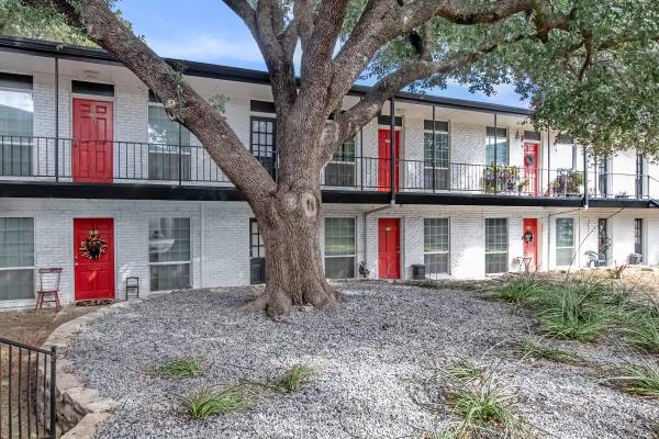 $1,335 / 2br - 1056ft2 - In Fort Worth, 2/BD 2/BA, Gated Community (2217 Ridgmar Blvd, Fort Worth, TX)63622616081537121