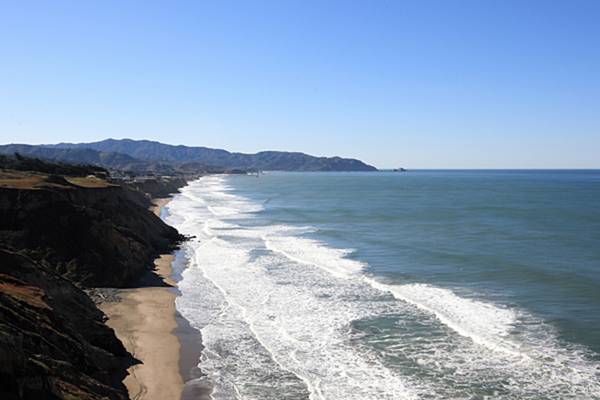 $3,550 / 2br - 910ft2 - Next To Sharp Park Golf Course & Hiking Trails! JOIN OUR WAITLIST! (pacifica)64030486568322120