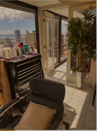 $800 / 400ft2 - Salon stylist chair rental (Downtown honolulu)63939665094018122