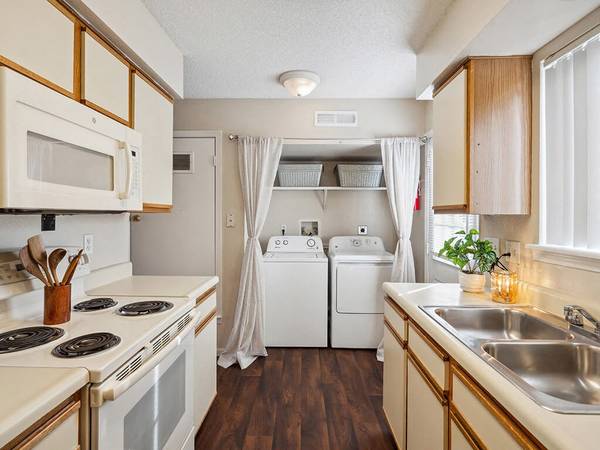 $1,405 / 2br - 960ft2 - *** Move In TOMORROW *** (C Ave & Boyson Road NE)63863565928579124