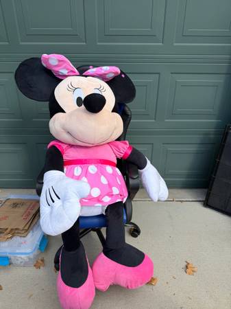 Giant Minnie Plush 1