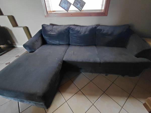 Sectional couch come pick up 1