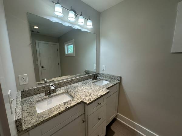 $2100.00 Homey Duplex with Utilities included!63963859445122123