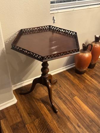 1920s 20th Century Chippendale Style Art Deco Mahogany Wood Pentagon Side End Ta 1