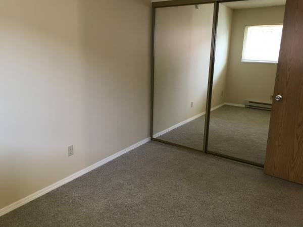 $700 / 2br - reshly Updated Inside and Out | Fenced Yard | W/S/G PAID! (Milwaukie)63914854375427121