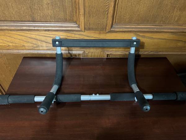 Very Cheap All In Motion Multi-Function Pull-Up Weight Bar 1