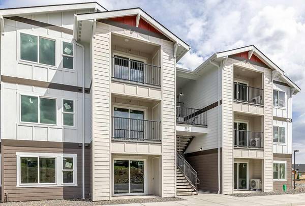 $1,690 / 2br - 911ft2 - Tour today, Distinctive wood-style flooring (230 Battelle Blvd.)63662874900097120