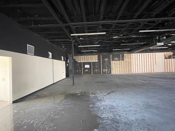 $8,570 / 6856ft2 - TEMPE INDUSTRIAL FLEX SPACE w/ GATED YARD (48th Street & Southern)64024824050817121