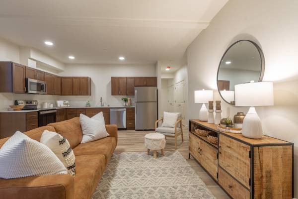 $1,575 / 1br - 733ft2 - First Floor Corner Retreat in a Gated Community - $500 Off First Full (Hazel Dell)63820738951811124