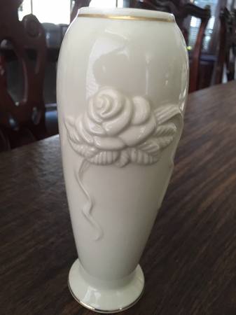 VASE - LENOX - BEAUTIFUL 1