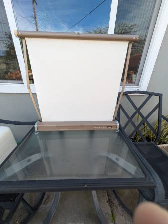 Da-Lite Handy Portable Projection Screen 1