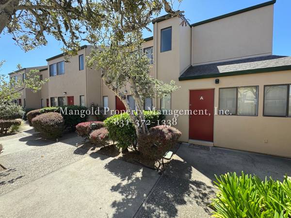 $2,050 / 1br - 570ft2 - Townhouse Apartment Located in Seaside Neighborhood (Seaside)64009502633091120