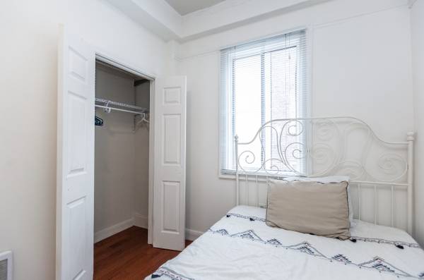 $1,350 / 1br - sunny room between chinatown and union square - female only (financial district)64030486030083122