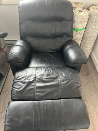 Black Leather Recliner Chair - For Sale 1